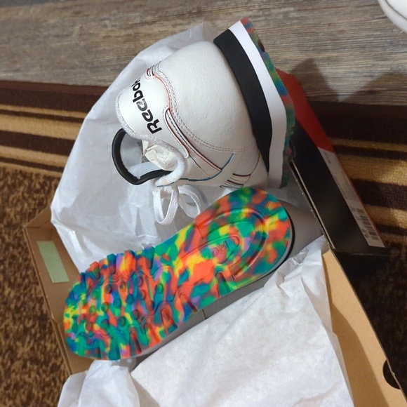 Leather Classic Reeboks - Picture 4 of 5